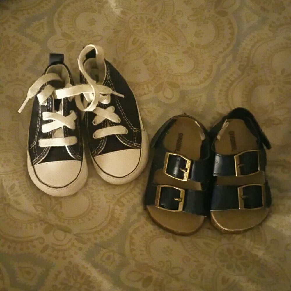 Boy sandals//Converse